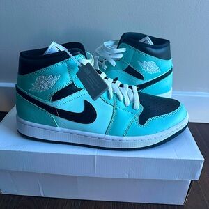 Air Jordan Wmns Air Jordan 1 Mid 'Aqua Black'